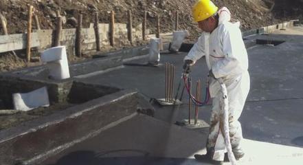 屋面防水補(bǔ)漏施工方案及工程完工后建筑垃圾清理與建筑結(jié)構(gòu)防水補(bǔ)漏技術(shù)詳解